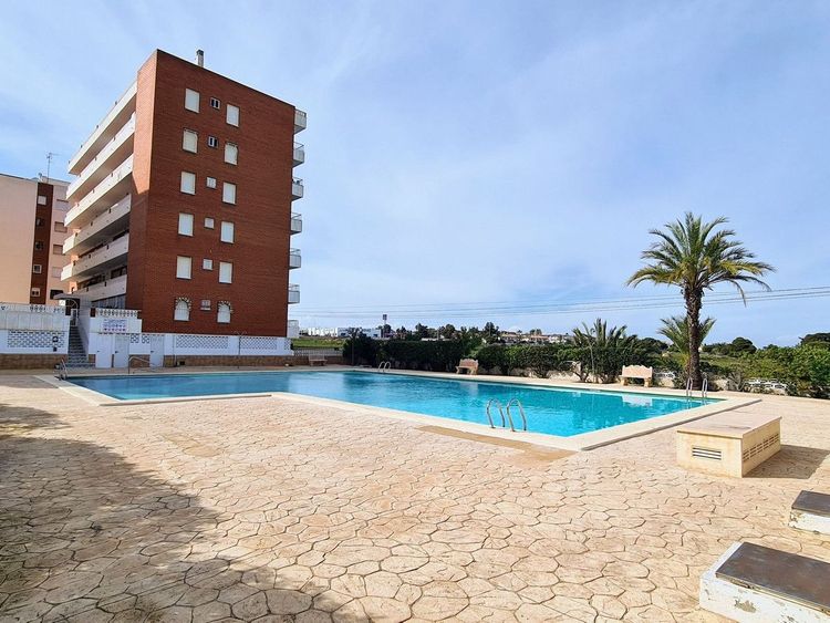 Apartment | Resale in Punta Prima in Punta Prima, Costa Blanca - Photo 2