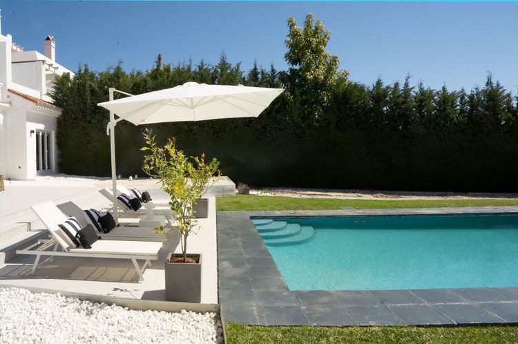 House | Resale in Estepona in Estepona, Costa del Sol - Photo 3