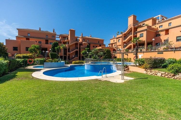 Apartment | Resale in Elviria - Development photo 1