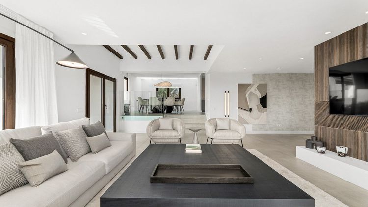 House | Resale in Estepona in Estepona, Costa del Sol - Photo 3