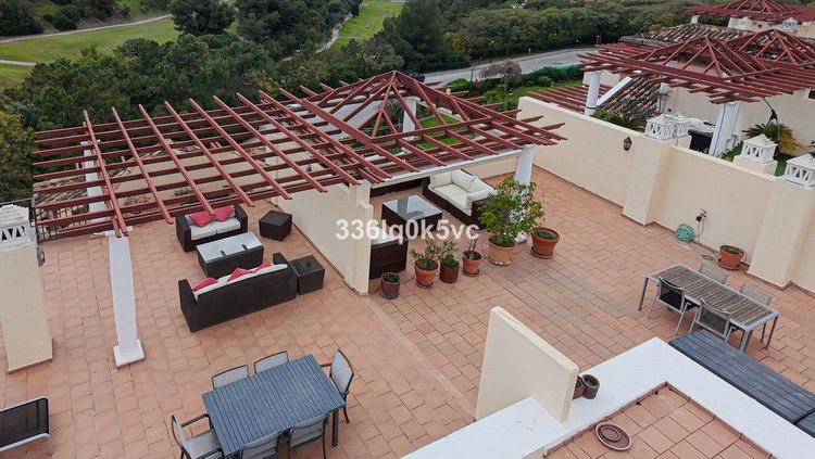 Penthouse | Resale in Benahavís in Benahavís Others, Costa del Sol - Photo 2