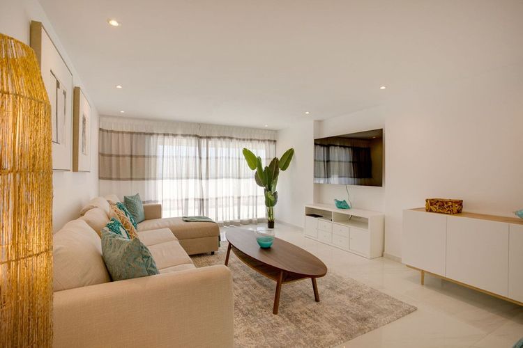 House | Resale in Estepona in Estepona, Costa del Sol - Photo 4