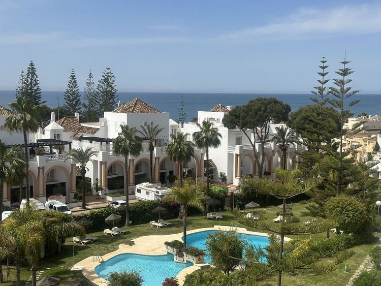 Apartment | Resale in Elviria - Development photo 1