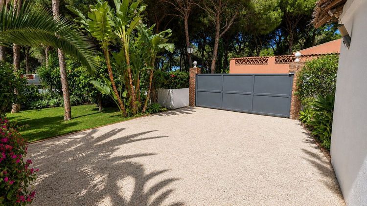 House | Resale in El Rosario in El Rosario, Costa del Sol - Photo 2
