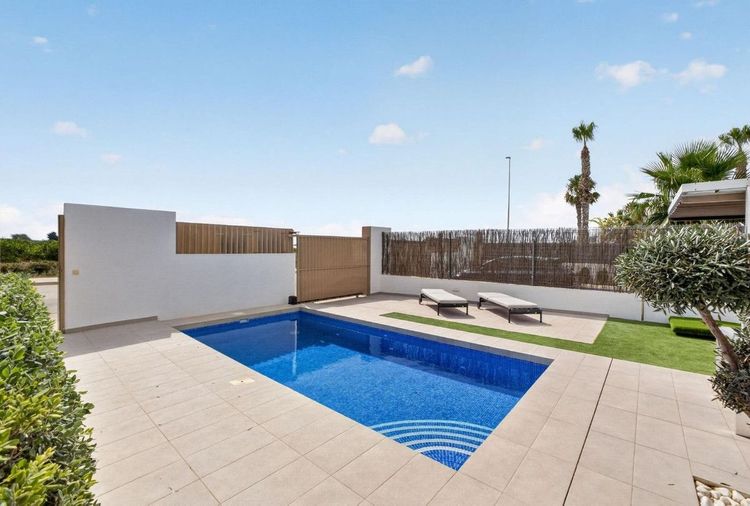 House | Resale in Guardamar del Segura in Guardamar del Segura, Costa Blanca - Photo 3