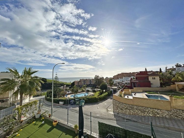 Apartment | Resale in Fuengirola in Fuengirola Others, Costa del Sol - Photo 2