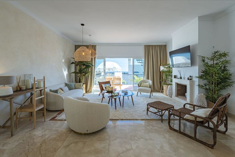 Apartment | Resale in Benahavís in Benahavís, Costa del Sol - Photo 5