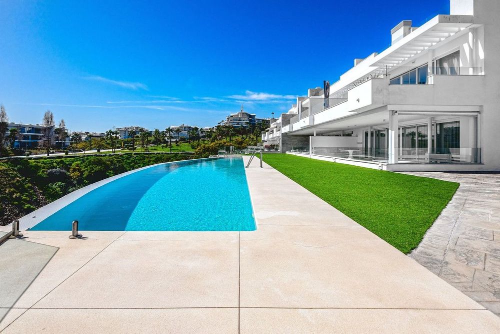 Apartment | Resale in Benalmadena Costa in Benalmadena Costa, Costa del Sol - Main property photo