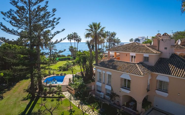 House | Resale in New Golden Mile in New Golden Mile, Costa del Sol - Photo 2