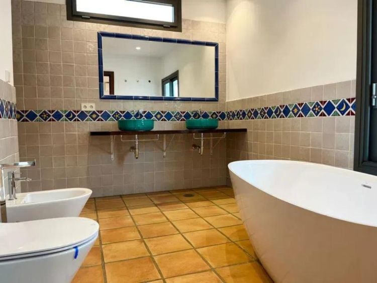 House | Resale in Marbella in Marbella Others, Costa del Sol - Photo 4