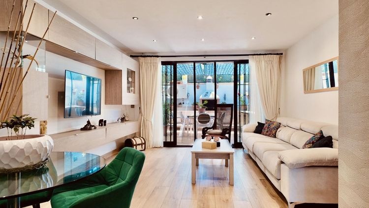 House | Resale in Elviria in Elviria, Costa del Sol - Photo 4