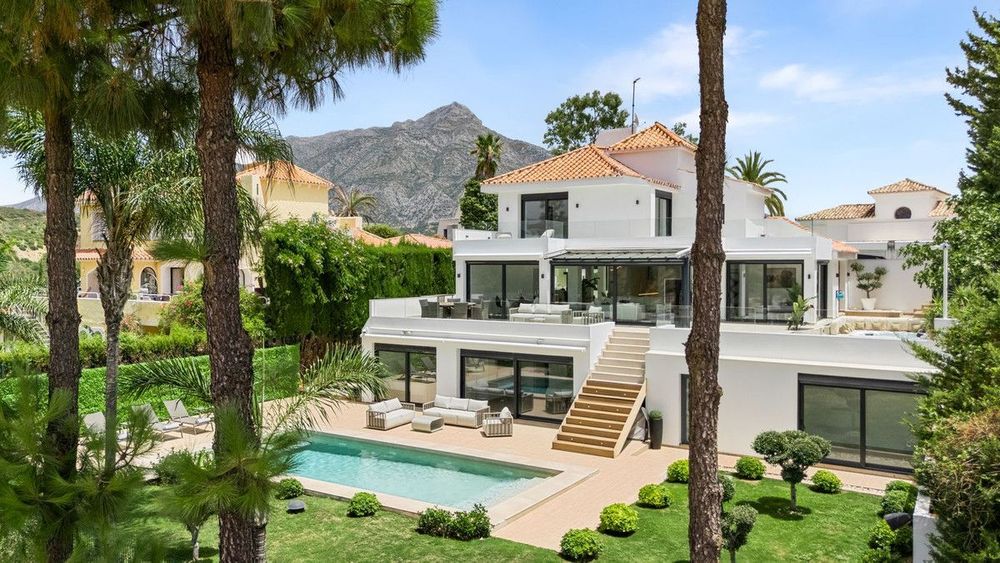 House | Resale in Nueva Andalucía in Nueva Andalucía Others, Costa del Sol - Main property photo