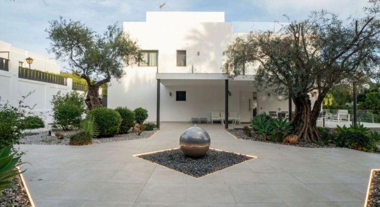 House | Resale in Nueva Andalucía - Development photo 1