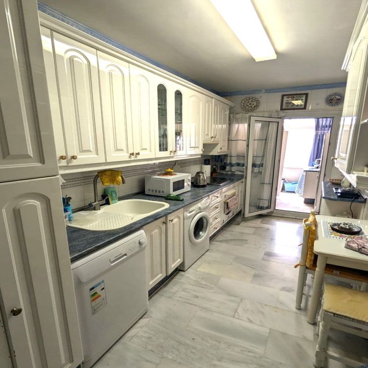 Apartment | Resale in Estepona in Estepona, Costa del Sol - Photo 4