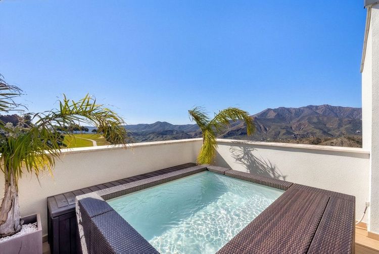 Penthouse | Resale in Alhaurin Golf in Alhaurin Golf, Costa del Sol - Photo 2