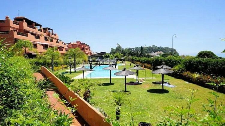 Penthouse | Resale in Estepona in Estepona, Costa del Sol - Photo 2
