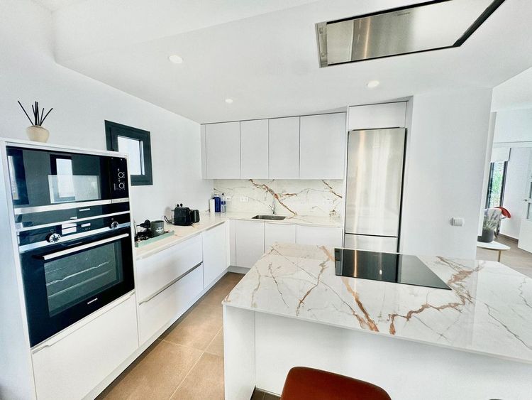 Apartment | Resale in Puerto Banús in Puerto Banús, Nueva Andalucía, Costa del Sol - Photo 4
