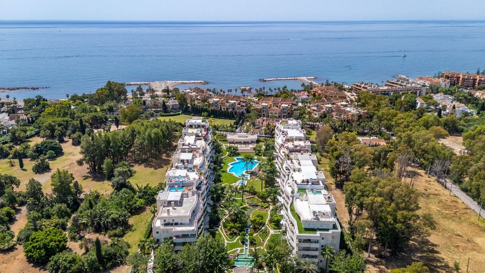 Apartment | Resale in Puerto Banús in Puerto Banús, Costa del Sol - Main property photo