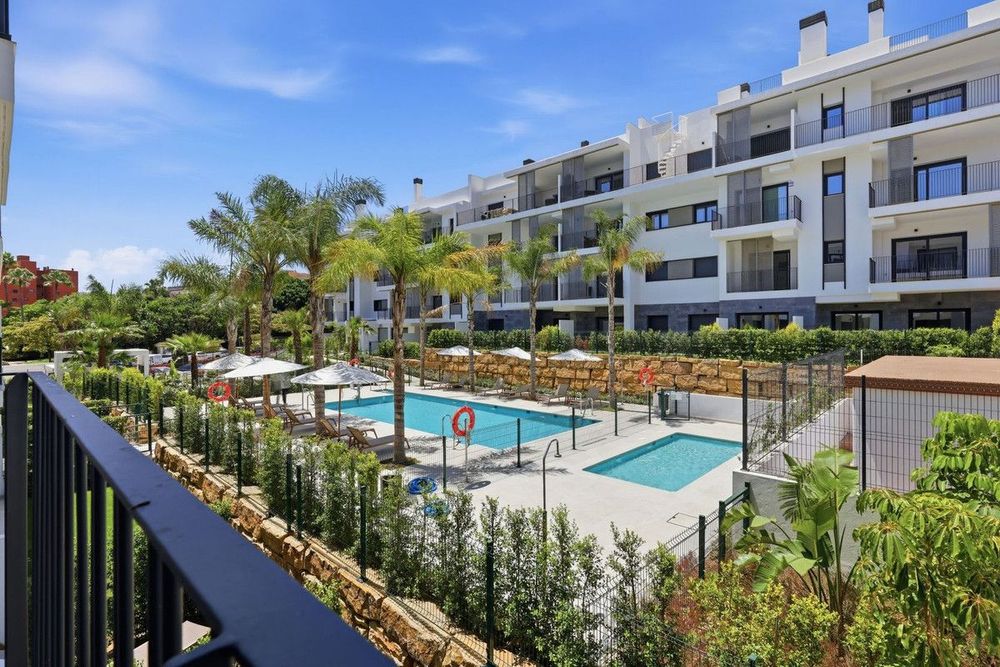 Apartment | Resale in Estepona in Estepona, Costa del Sol - Main property photo