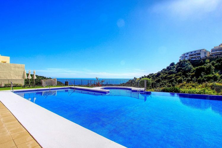 Apartment | Resale in Altos de los Monteros in Altos de los Monteros, Costa del Sol - Photo 2