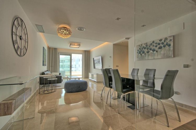 Apartment | Resale in San Pedro de Alcántara in San Pedro de Alcántara Others, Costa del Sol - Photo 2