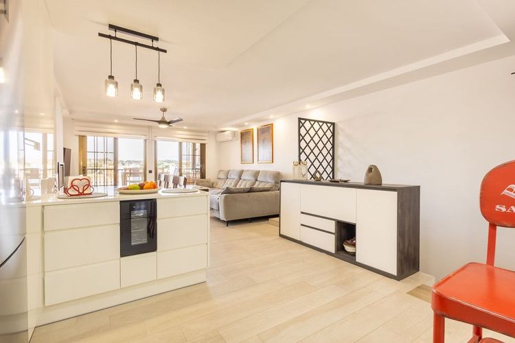 Apartment | Resale in Fuengirola in Fuengirola Others, Costa del Sol - Photo 4