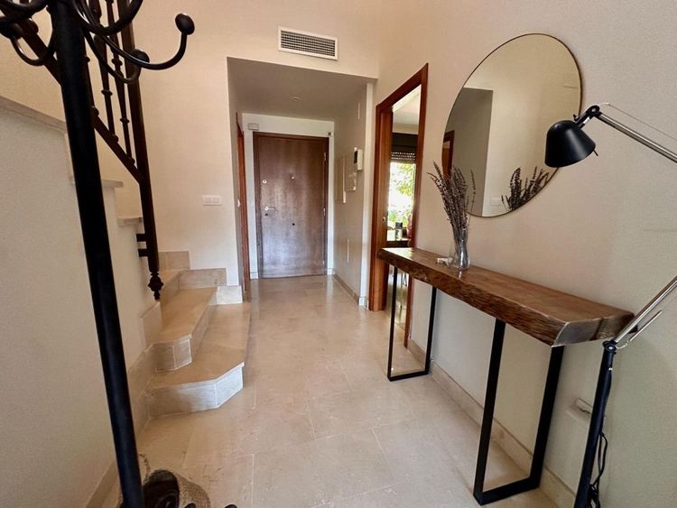 House | Resale in Estepona in Estepona, Costa del Sol - Photo 2