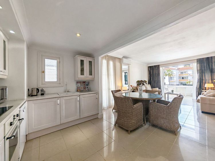 Apartment | Resale in Marbella in Marbella Others, Costa del Sol - Photo 3