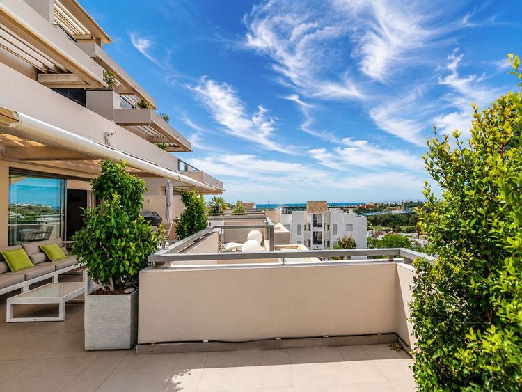 Apartment | Resale in Benahavís in Benahavís Others, Costa del Sol - Photo 5