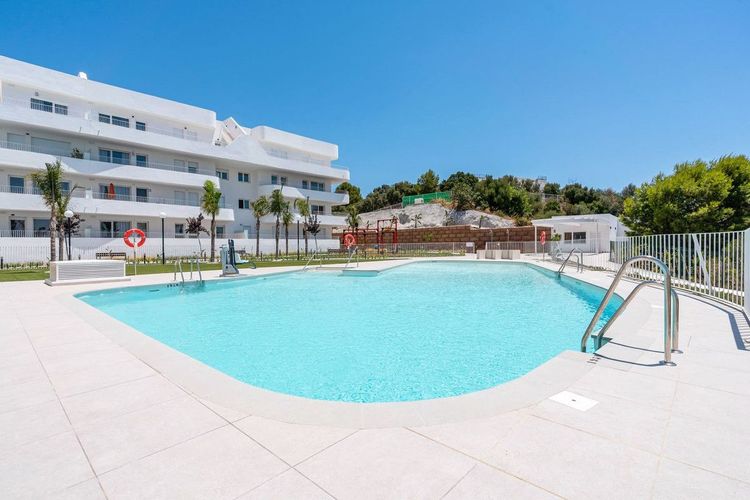 Apartment | Resale in Los Pacos in Los Pacos, Costa del Sol - Photo 2