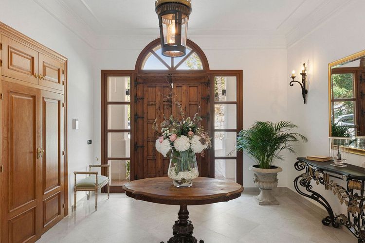 House | Resale in El Madroñal in El Madroñal, Costa del Sol - Photo 5