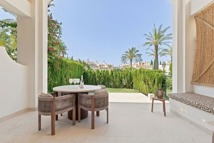 House | Resale in Bahía de Marbella in Bahía de Marbella, Costa del Sol - Photo 3