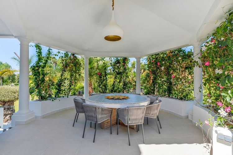 House | Resale in Marbella in Marbella Others, Costa del Sol - Photo 4