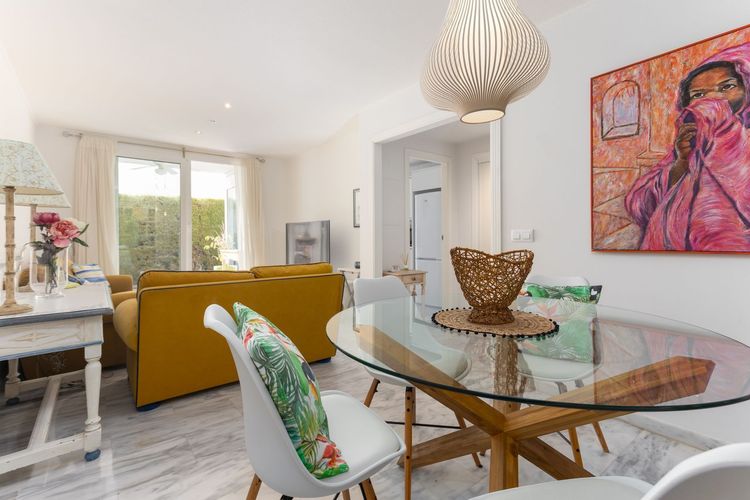 Apartment | Resale in Nueva Andalucía in Nueva Andalucía Others, Costa del Sol - Photo 3