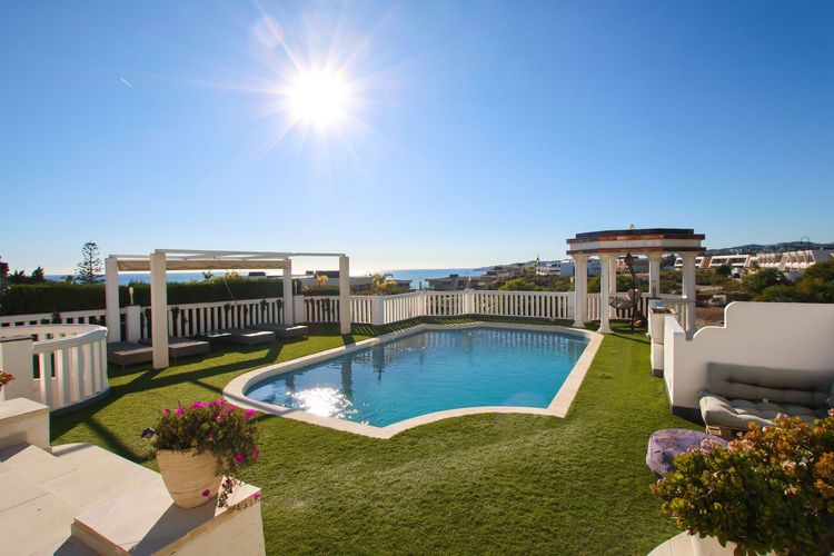 House | Resale in El Chaparral in El Chaparral, Costa del Sol - Photo 2