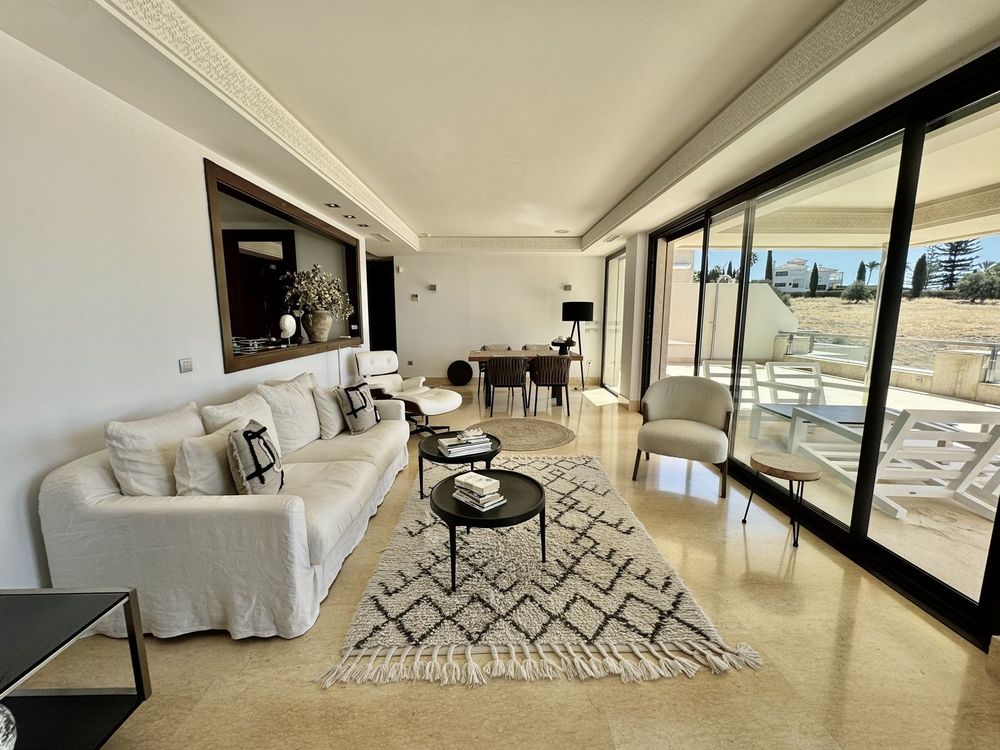 Apartment | Resale in Nueva Andalucía in Nueva Andalucía Others, Costa del Sol - Main property photo