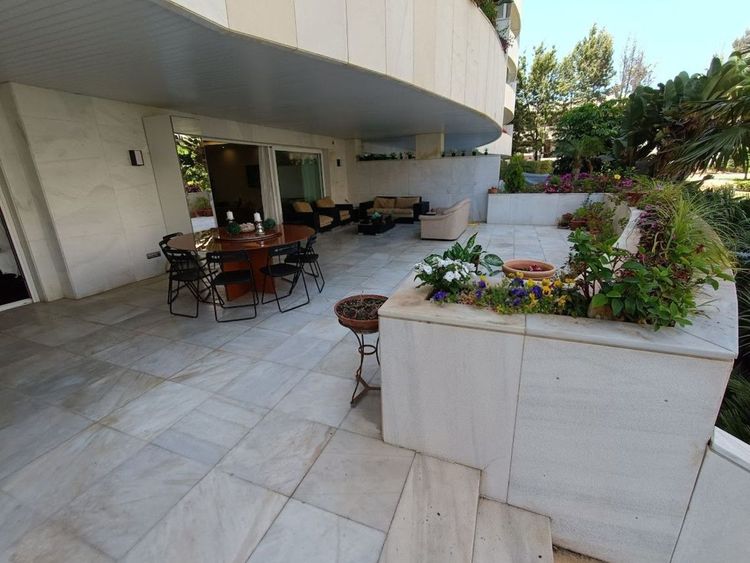 Apartment | Resale in Puerto Banús in Puerto Banús, Costa del Sol - Photo 5