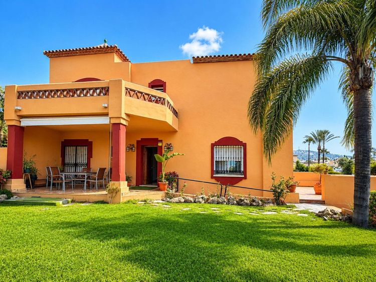 House | Resale in Marbella in Marbella Others, Costa del Sol - Photo 4