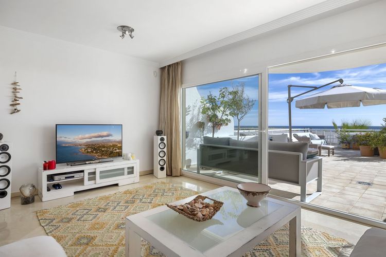 Apartment | Resale in Estepona in Estepona, Costa del Sol - Photo 5