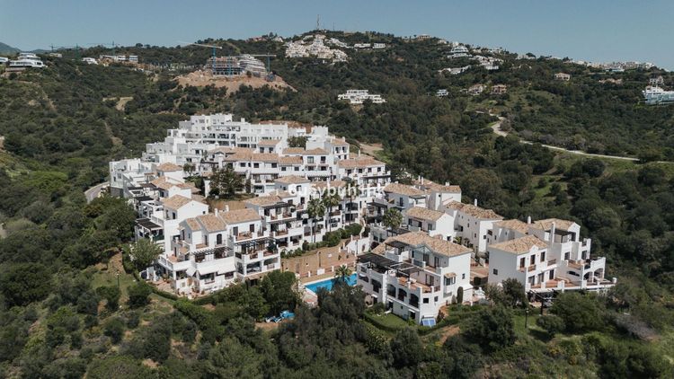 Apartment | Resale in Los Monteros in Los Monteros, Costa del Sol - Photo 3