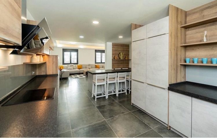 House | Resale in Nueva Andalucía in Nueva Andalucía Others, Costa del Sol - Photo 5