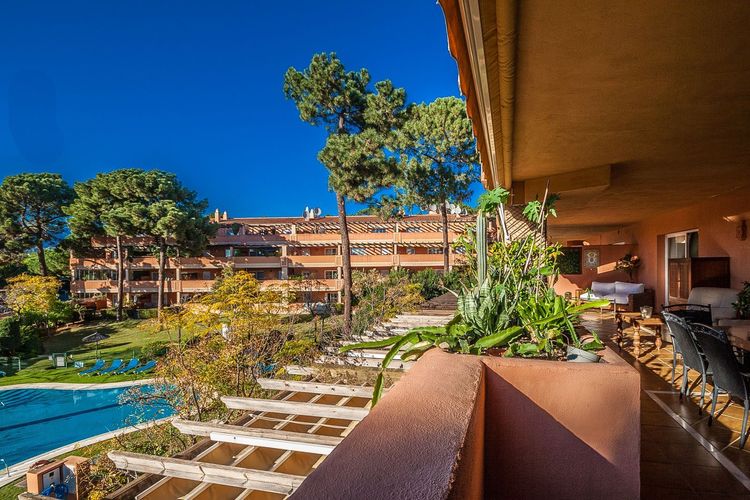 Apartment | Resale in Elviria in Elviria, Costa del Sol - Photo 2