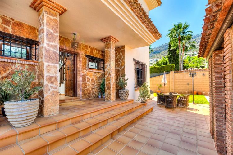 House | Resale in Alhaurín de la Torre in Alhaurín de la Torre, Costa del Sol - Photo 4