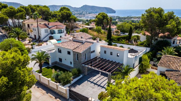 House | Resale in Moraira in Moraira, Costa Blanca - Photo 2