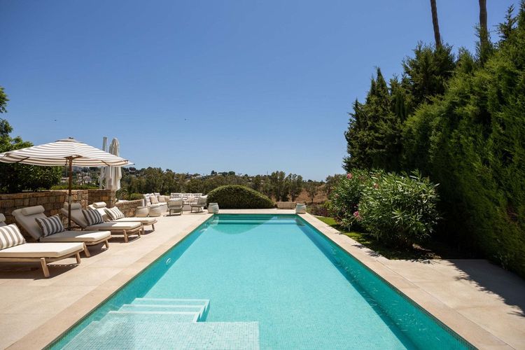 House | Resale in El Paraiso in El Paraiso, Costa del Sol - Photo 2