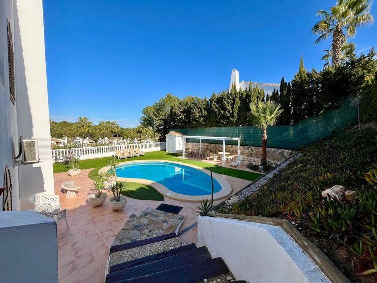 House | Resale in Villamartin in Villamartin, Costa Blanca - Photo 3