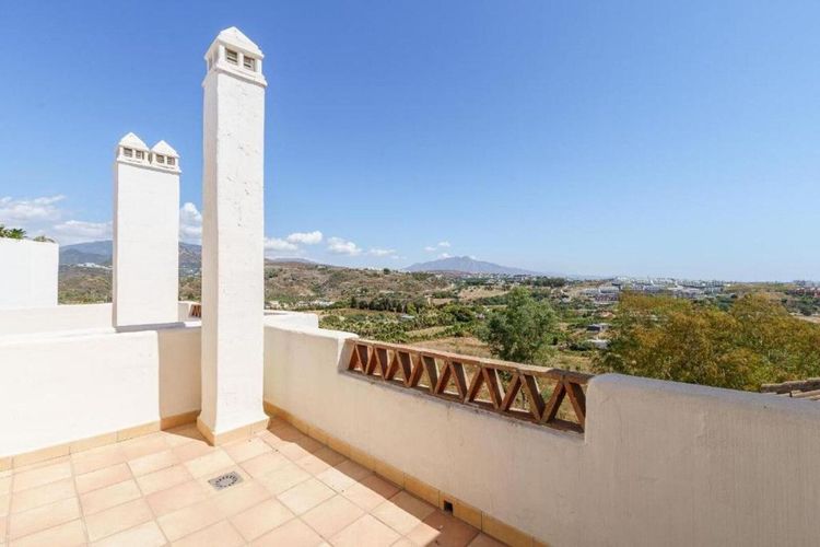 Penthouse | Resale in Estepona in Estepona, Costa del Sol - Photo 3