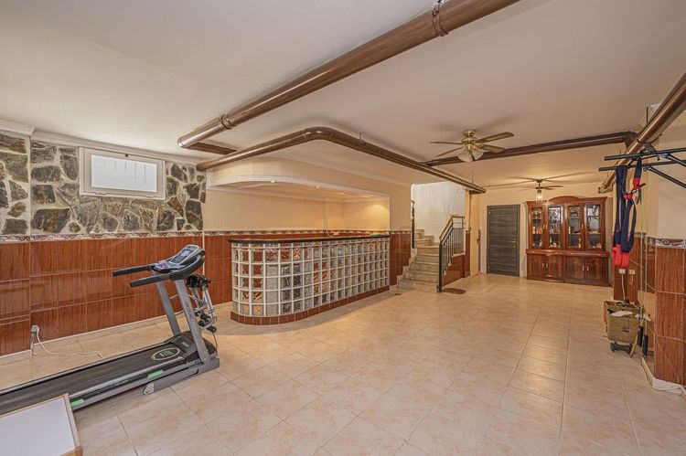 House | Resale in Alhaurín de la Torre in Alhaurín de la Torre, Costa del Sol - Photo 5
