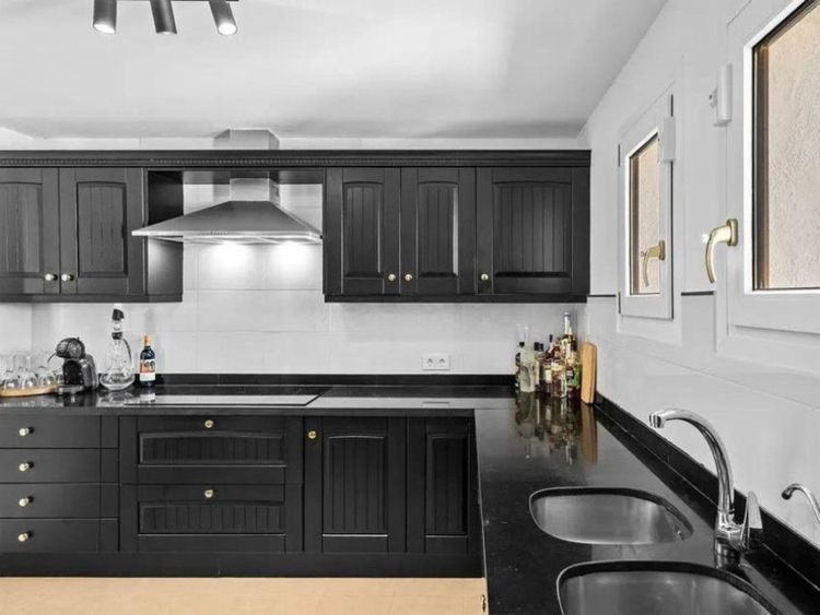 House | Resale in Selwo in Selwo, Costa del Sol - Photo 4