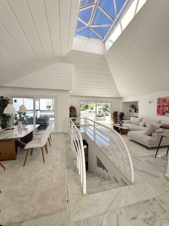 House | Resale in Calahonda in Calahonda, Costa del Sol - Photo 4